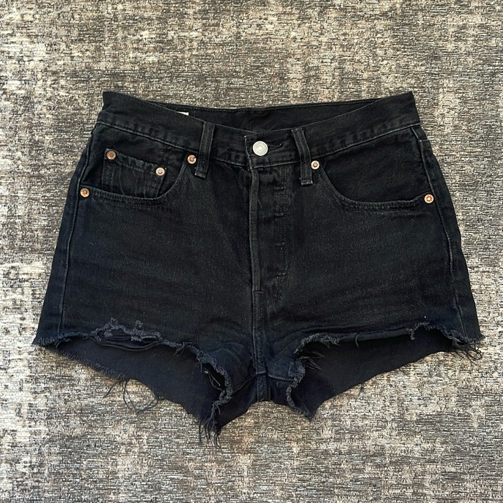 Black Levi button up jean shorts